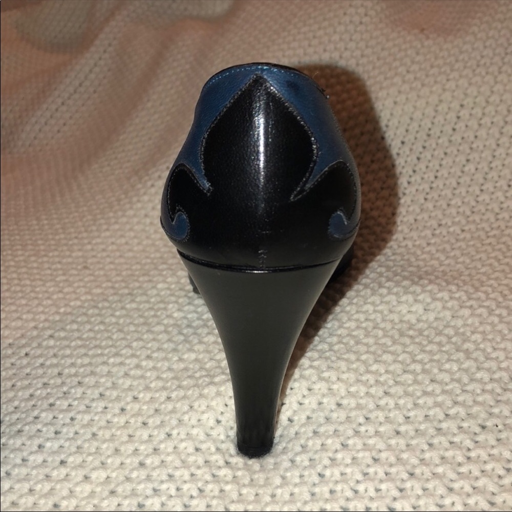 Sexy Charles David Fleur de Lis Heels